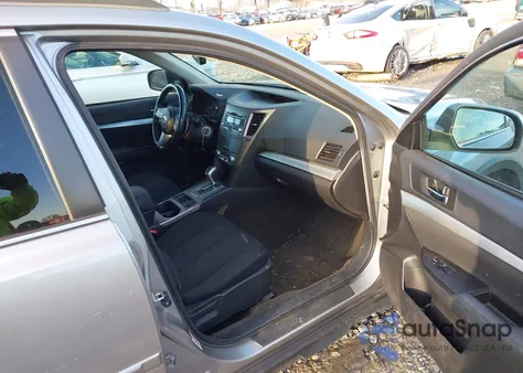 2011 Subaru Outback 2.5I Premium z USA, uszkodzony, nr VIN 4S4BRBCC3B3447371